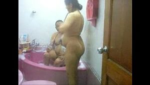 desi aunty unarmed sponge bath